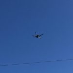 空とドローン。