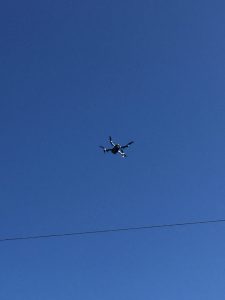 空とドローン。